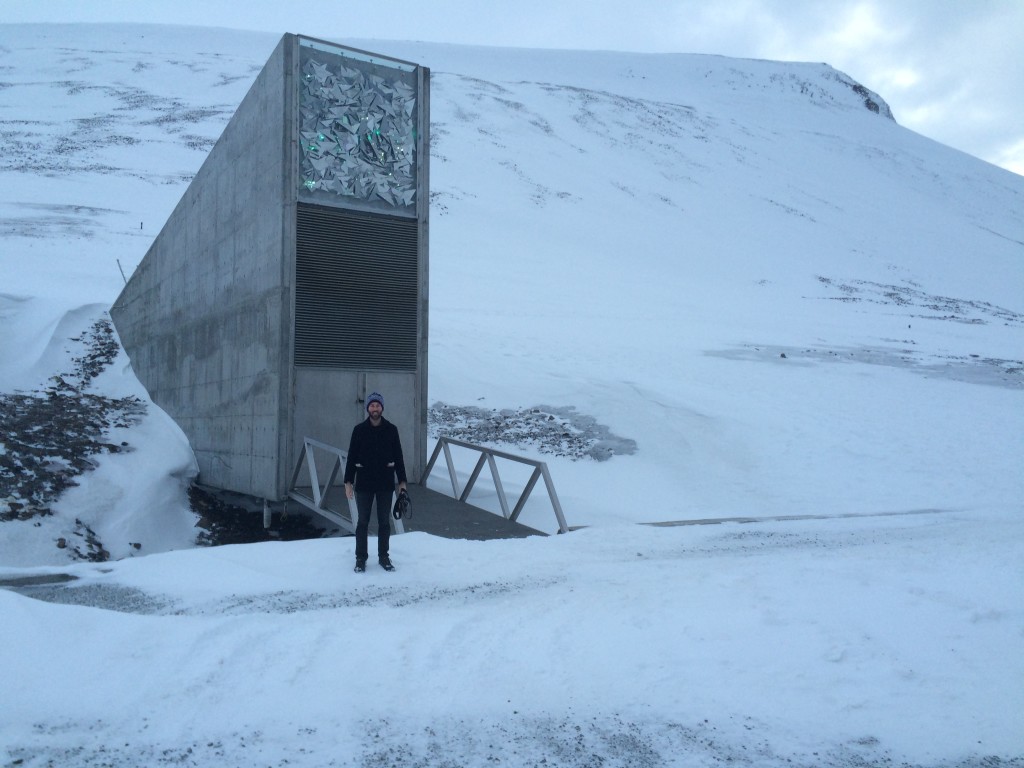 Svalbard Globale Frøhvelv / Svalbard Global Seed Vault (Why do I stand that way?)